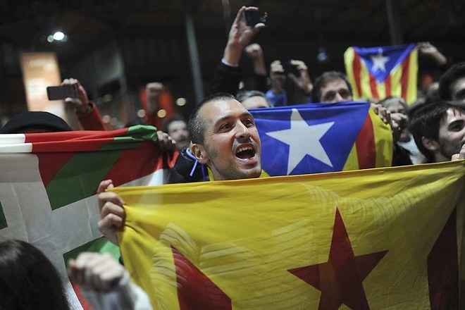 Catalogne : « oui » massif à l’indépendance lors de la « consultation citoyenne» - ảnh 1